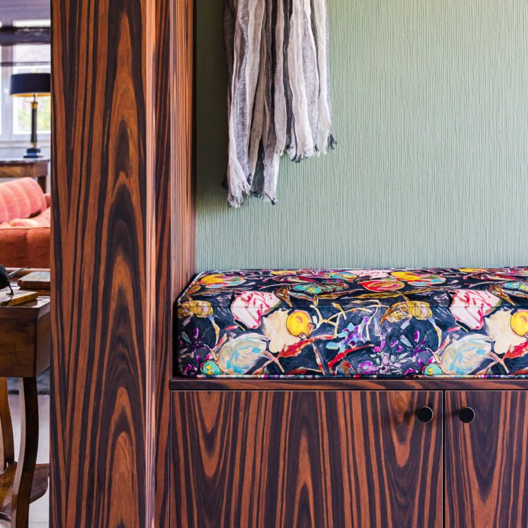 BANQUETTE Banquette d’entrée sur mesure conçu par Mélina Wathelet en Bretagne