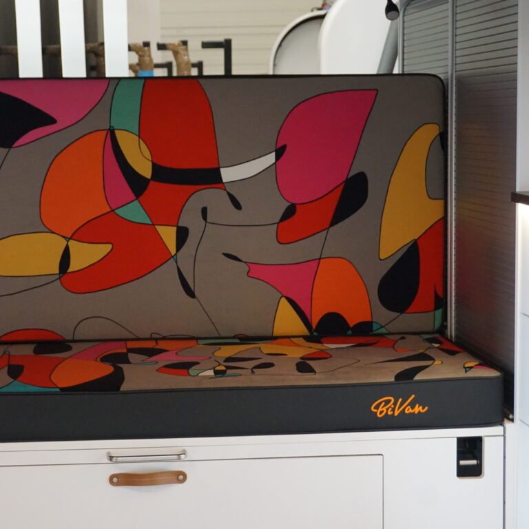 BANQUETTE Banquette sur mesure pour une caravane BIVAN