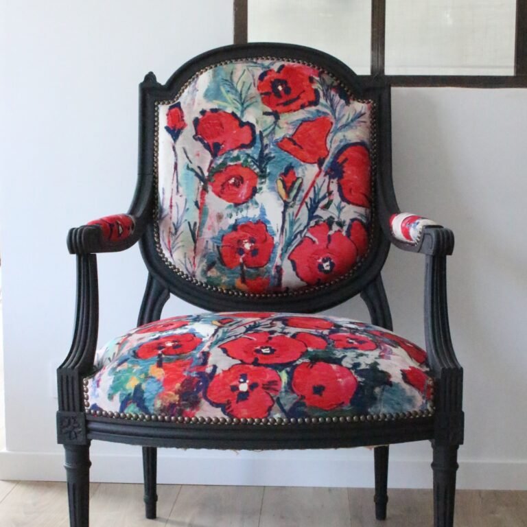 FAUTEUIL Fauteuil refait entièrement par Mélina Wathelet dans son atelier à Guidel
